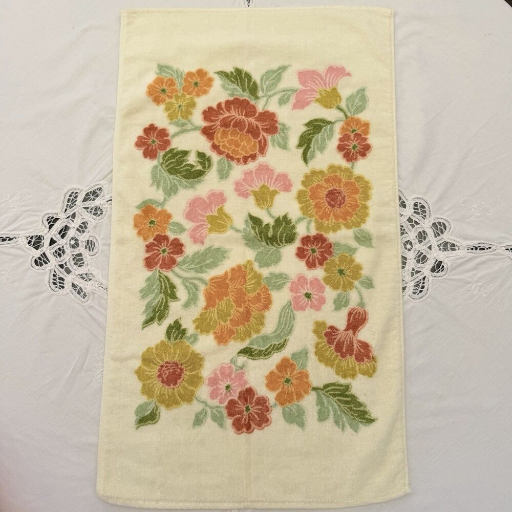 VTG Utica Fine Arts Hand Towel Floral 70s J.P.Stevens Soft Yellow Pink Green USA
